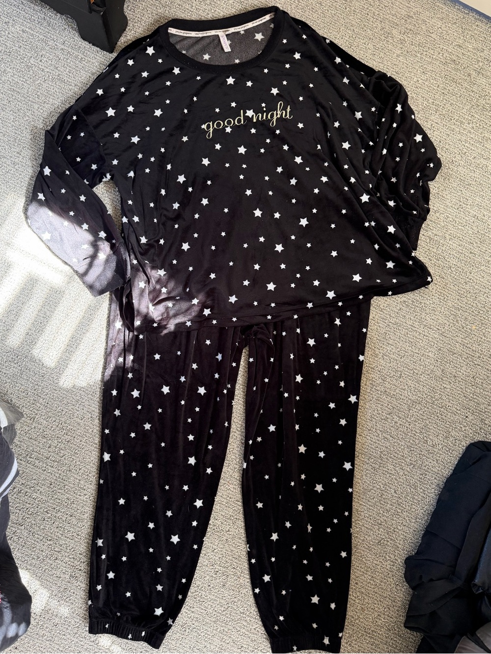 Black Star 'Good Night' Pajama Set
